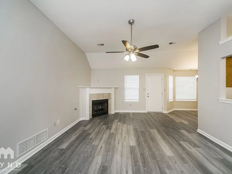 8418 Regal Bend Dr — Photo 4