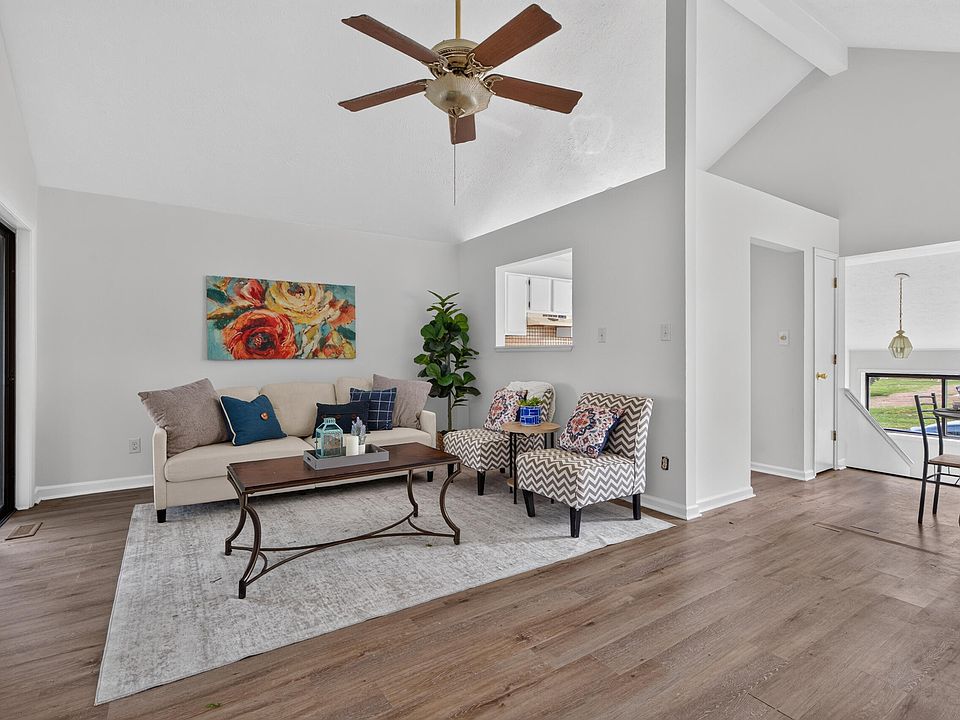 1st image of 448 Larkwood Dr
