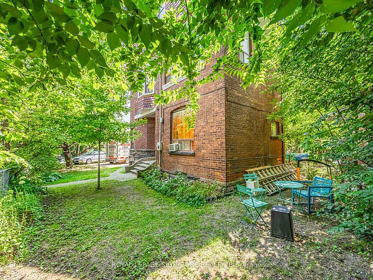 1 Bellwoods Park #1A — Photo 13