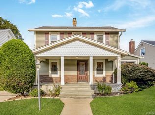 134 Marcellus Rd, Mineola, NY 11501