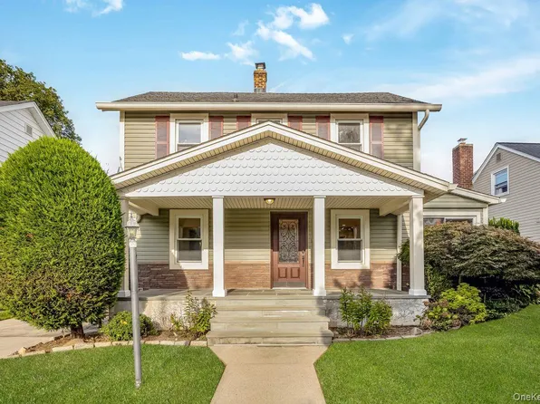 134 Marcellus Road, Mineola, NY 11501