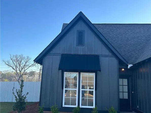 1025 Crossing Ct E, Valley, AL 36854