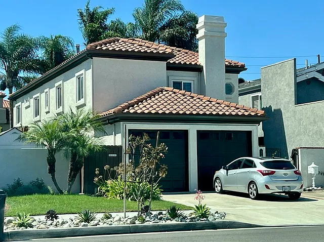 5 bed, 4.5 bath, 2831 sqft, $7,300 — Photo 1