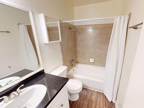 5th image of 950 S Saint Andrews Pl #102