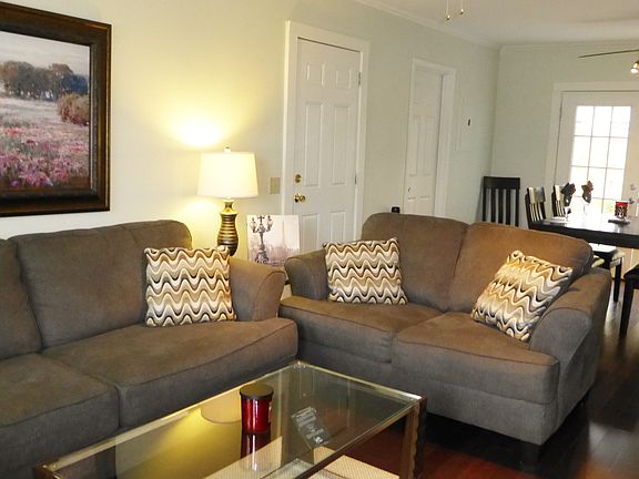 4th image of 504 Justa St
