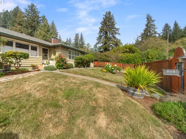 775 N 14th St, Coos Bay, OR 97420