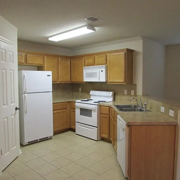 2 bed, 2.0 bath, 1124 sqft, $1,225 — Photo 3