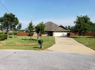 18 Farmboy Ct, Fort Mitchell, AL 36856