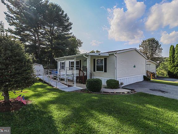 2nd image of 123 White Tail Ln