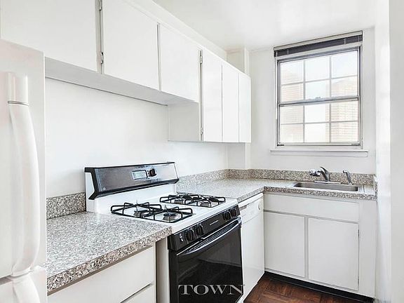 3rd image of 225 E 36th St APT 7F