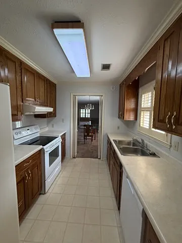 118 Country Club Dr #B — Photo 2