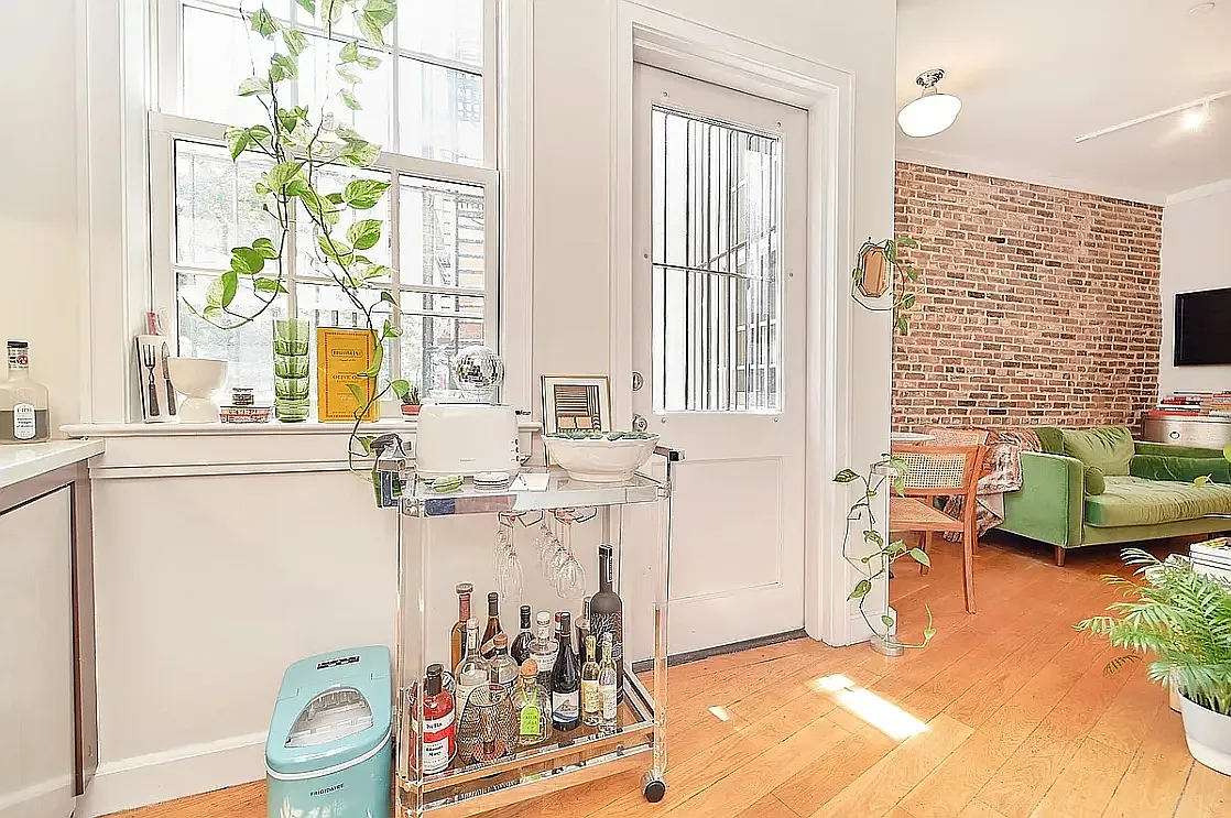 252 West 10th Street — Photo 4