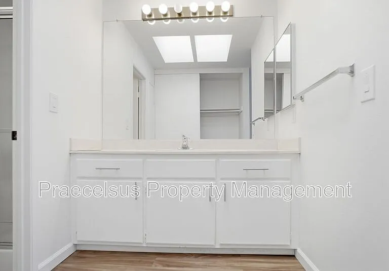 631 Hampshire Ln — Photo 18