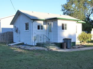 214 3rd Ave S, Ellendale, ND 58436