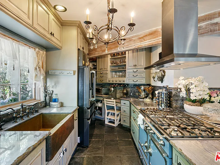 2851 Seabreeze Dr — Photo 20