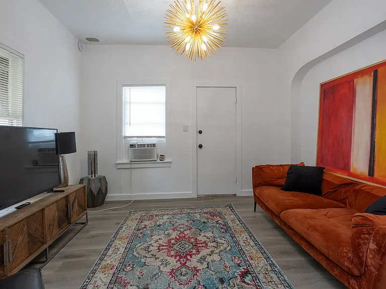 239 N Warren Ave — Photo 43