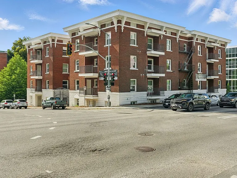 Cambridge Court Apartments — Photo 48