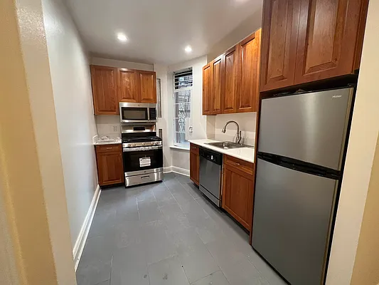 Rented by Douglas Elliman | media 15