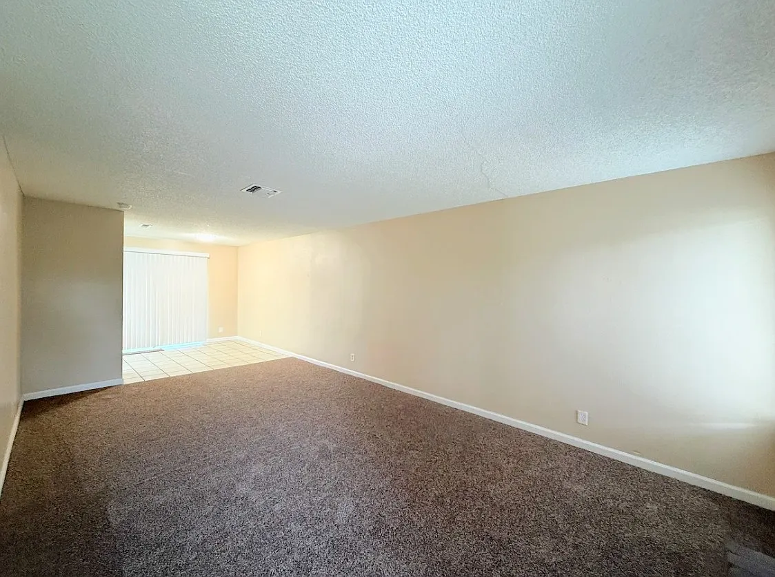 2 bed, 650 sqft, $1,350 — Photo 2