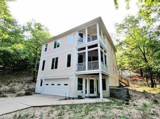 18870 Piney Point Dr, Spring Lake, MI 49456