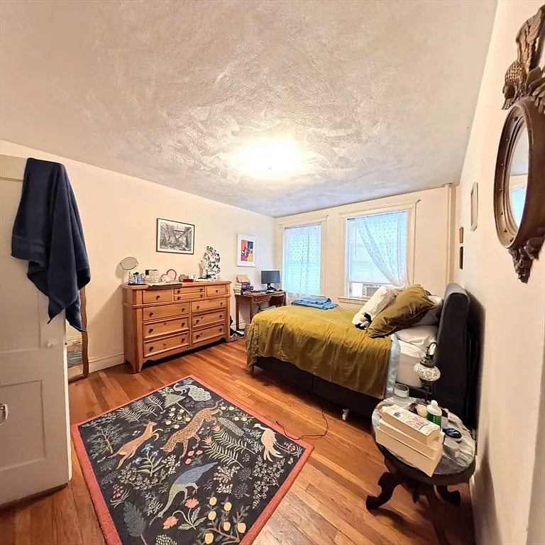 3 bed, 1.0 bath, 1650 sqft, $4,300 — Photo 4
