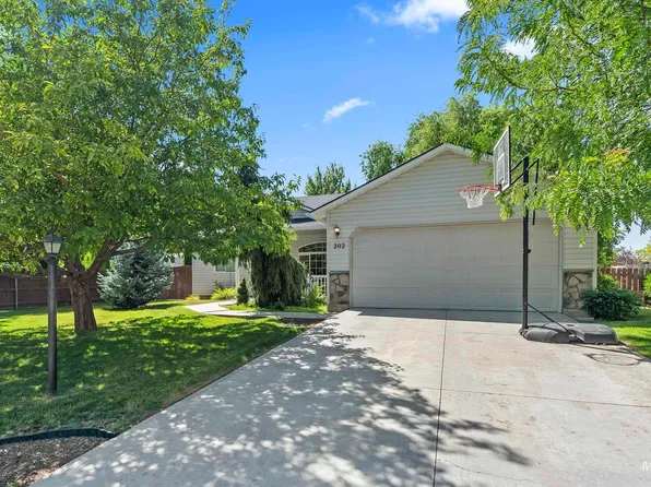 202 E Hillgreen Dr, Kuna, ID 83634