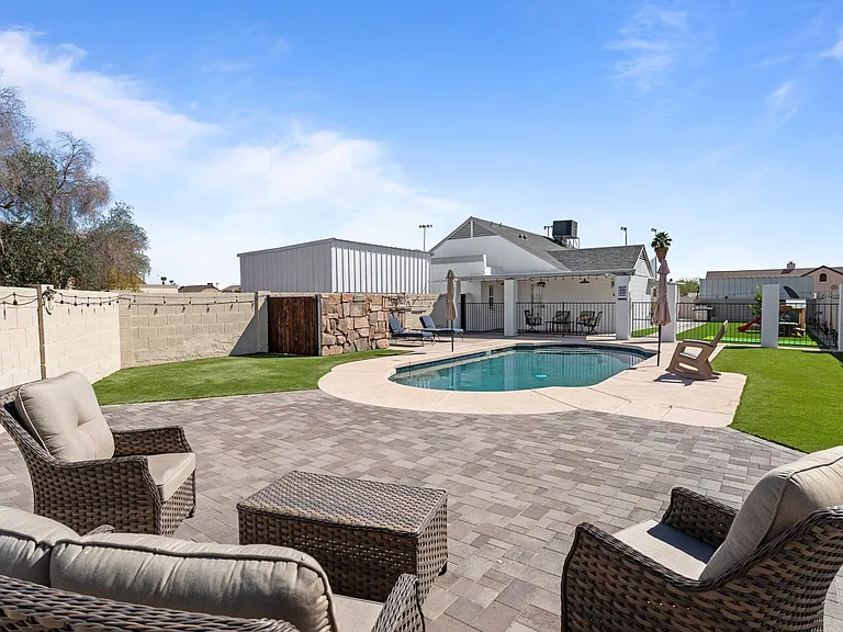 8742 W Meadowbrook Ave — Photo 4