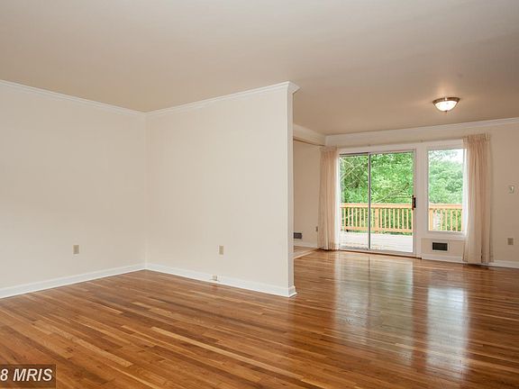4th image of 6514 Carriage Dr