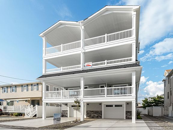 2nd image of 119 33rd St E #Sea