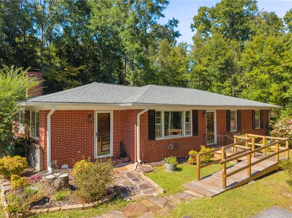 504 S Lovingood Ave, Walhalla, SC 29691