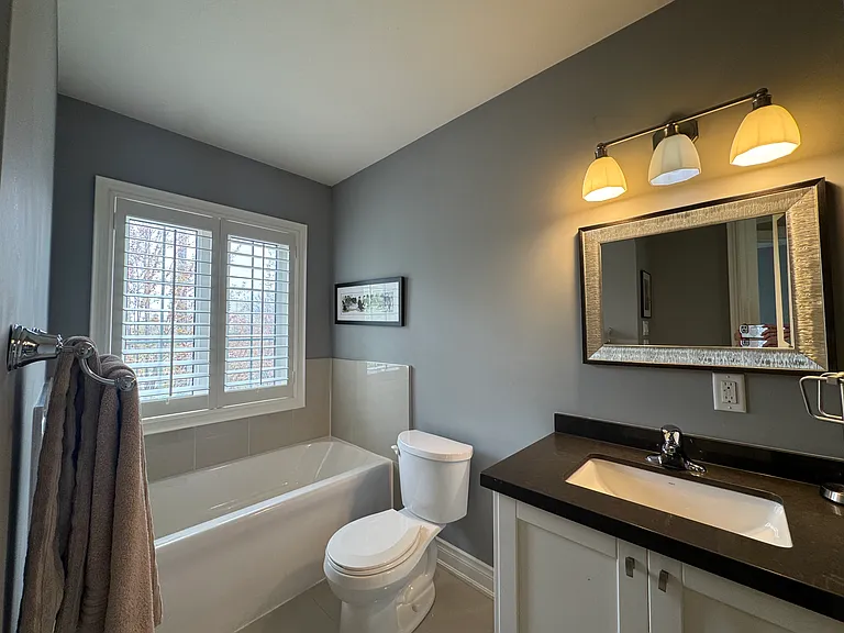 18B Algoma St — Photo 35