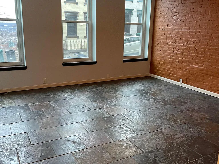 1810 Walker St — Photo 11