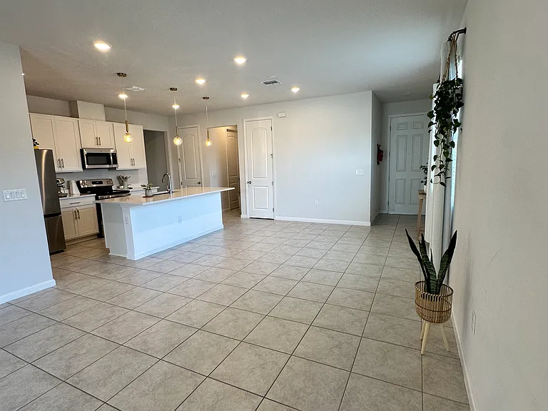 904 Blue Creek Dr — Photo 4