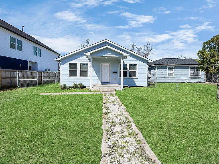 6832 Foster St — Photo 4