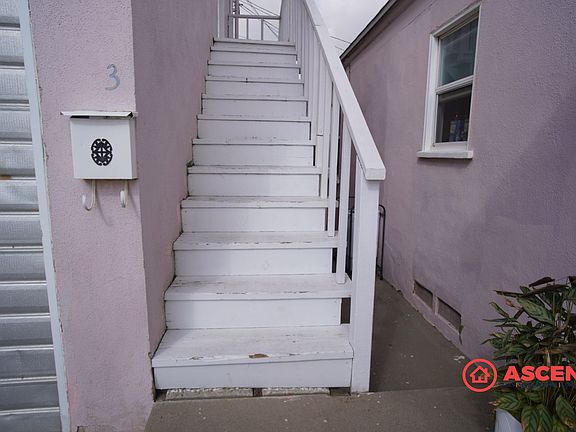 3rd image of 2301 Olympic Dr #3