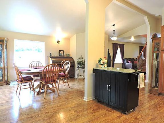 4th image of 561 Wixom Dr