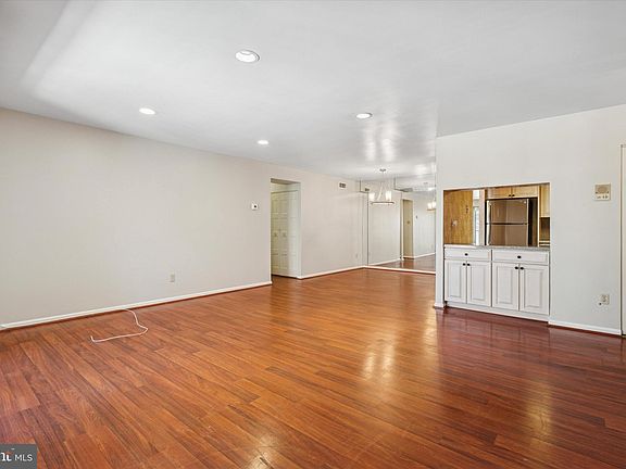 3rd image of 3204 Delaire Landing Rd #3204