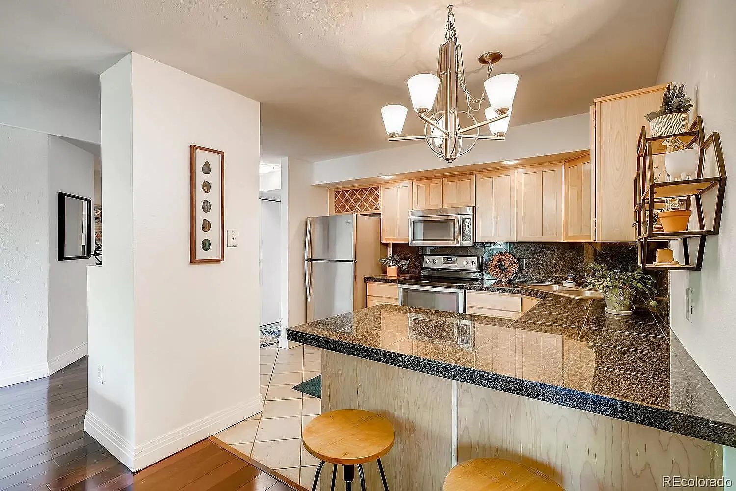 601 W 11th Ave — Photo 3
