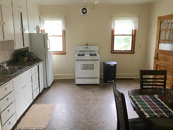 4th image of 714 Alcove St