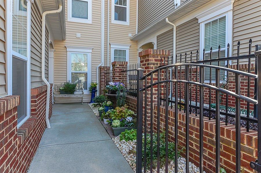 2nd image of 44415 Oriole Dr Unit 100