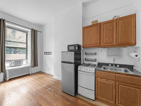 2nd image of 413 E 87th St #1