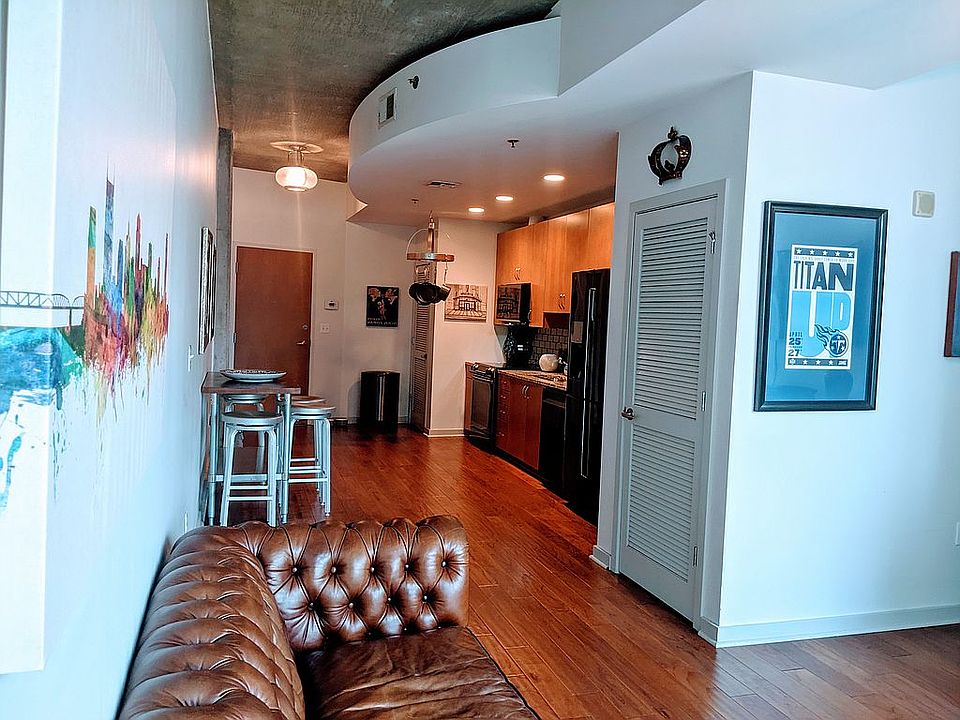 1st image of 301 Demonbreun St Unit 817