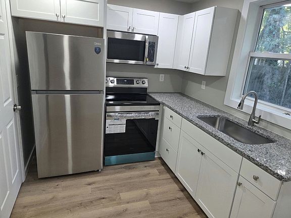 3rd image of 407 Laura Ave