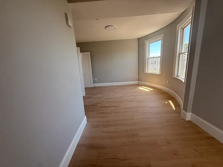 7 Thornley St #1 — Photo 10