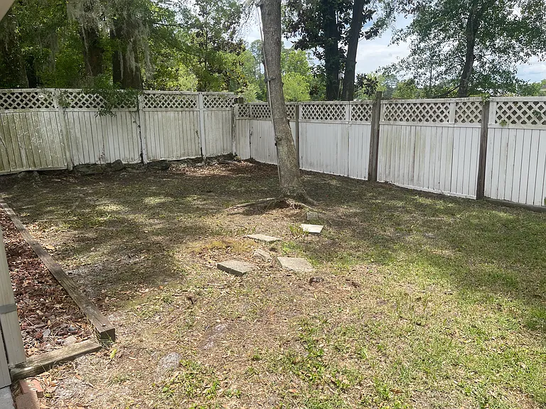 1852 Alberta Ct N — Photo 11