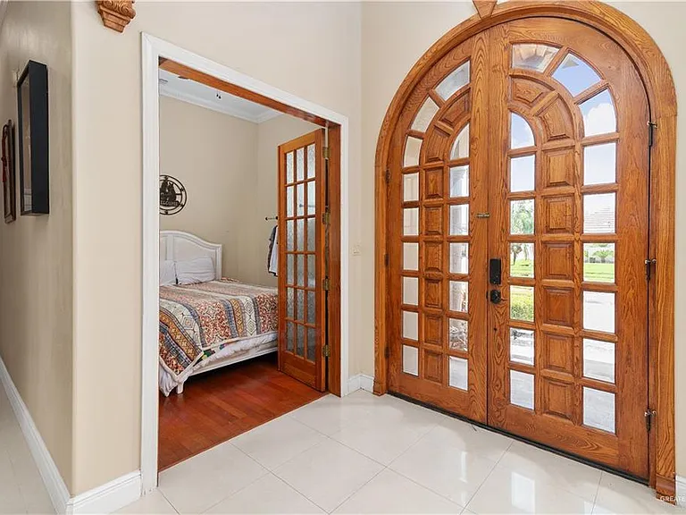 2401 W Rhin Dr — Photo 19