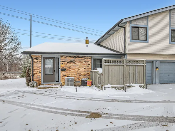 8337 Portsmouth Dr Unit C, Darien, IL 60561