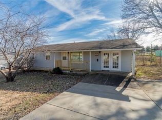 210 Northview Ave, Huntsville, AR 72740