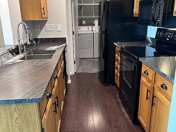 3rd image of 8939 Eagleview Dr #720