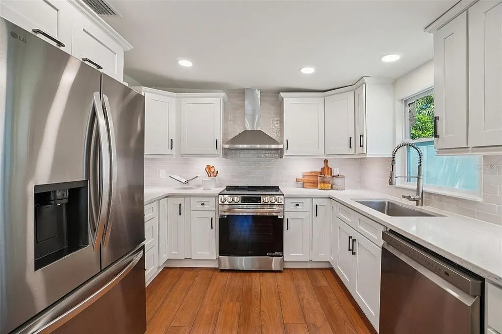 3 bed, 2.0 bath, 1396 sqft, $3,600 — Photo 4